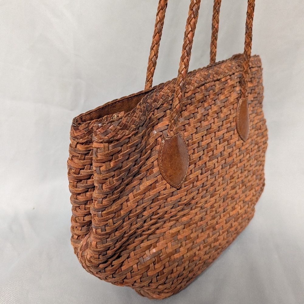 Vintage Woven Brown Shoulder Tote Bag - Classic Handcrafted Style - Picture 3 of 16